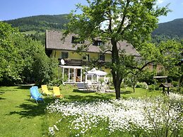 Charming Apartment in Feld am See, Near the Lake
