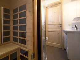 Deluxe Chalet With Whirlpool