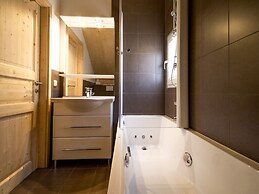 Deluxe Chalet With Whirlpool