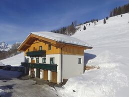 Cozy Holiday Home on Slopes in Maria Alm