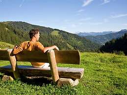 Cozy Holiday Home on Slopes in Maria Alm