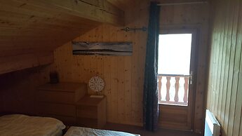 Chalet in Les Gets Near Ski Bus & Sauna