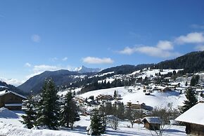 Chalet in Les Gets Near Ski Bus & Sauna