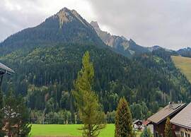 Chalet in Les Gets Near Ski Bus & Sauna