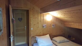 Chalet in Les Gets Near Ski Bus & Sauna
