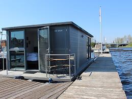 Cozy Houseboat at the Edge of the Marina