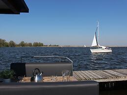 Cozy Houseboat at the Edge of the Marina