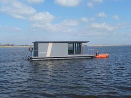 Cozy Houseboat at the Edge of the Marina