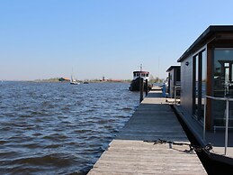 Cozy Houseboat at the Edge of the Marina