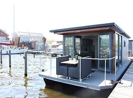 Cozy Houseboat at the Edge of the Marina