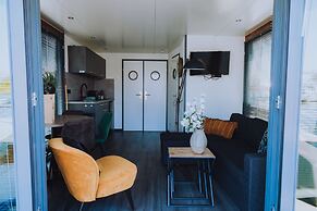 Cozy Houseboat at the Edge of the Marina