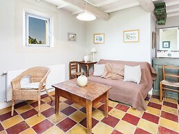 Cottage in Oppede With Poolside Bliss