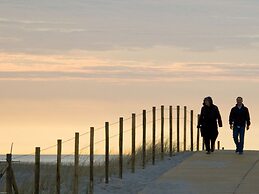 Cozy Chalet With Veranda on the Beach