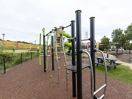 Cozy Chalet With Veranda on the Beach