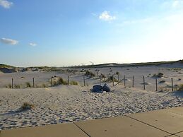 Cozy Chalet With Veranda on the Beach
