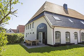 Apartment in De Cocksdorp With Garden