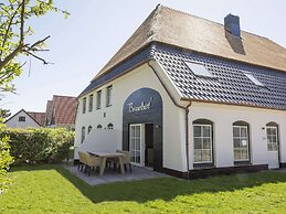 Apartment in De Cocksdorp With Garden