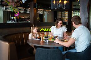 Comfortable House With hot tub