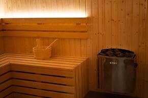 Comfortable House With hot tub