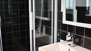 Forest Cottage Near Leenderbos