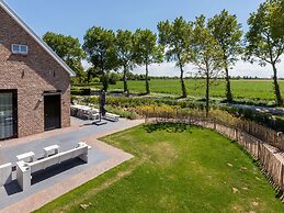 Lush Mansion in Vrouwenpolder