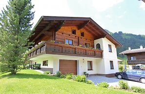 Spacious Apartment in Kleinarl near Ski Lift