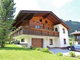 Spacious Apartment in Kleinarl near Ski Lift