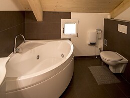 Chalet With Whirlpool tub