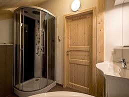 Chalet With Whirlpool tub