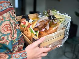 Tasteful Holiday Home With Spacious Garden