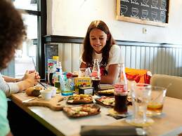 Tasteful Holiday Home With Spacious Garden