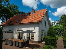 Tasteful Holiday Home With Spacious Garden