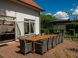 Tasteful Holiday Home With Spacious Garden