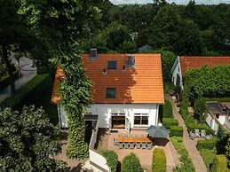 Tasteful Holiday Home With Spacious Garden