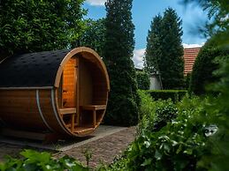 Tasteful Holiday Home With Spacious Garden