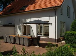 Tasteful Holiday Home With Spacious Garden
