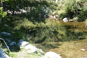 Riverside Retreat in La Souche