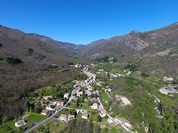Riverside Retreat in La Souche