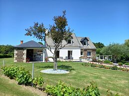 Peaceful Garden Retreat, Epiniac