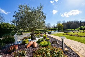 Peaceful Garden Retreat, Epiniac