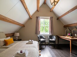 Authentic Mansion in Deil near Lake