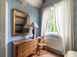 Authentic Mansion in Deil near Lake