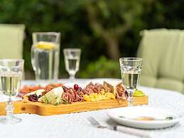 Authentic Mansion in Deil near Lake