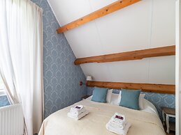 Authentic Mansion in Deil near Lake