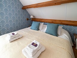 Authentic Mansion in Deil near Lake