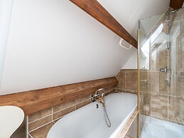 Authentic Mansion in Deil near Lake