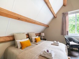 Authentic Mansion in Deil near Lake