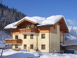 Bright Holiday Home in Huttschlag near Mountains Ski Slopes