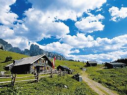 Bright Holiday Home in Huttschlag near Mountains Ski Slopes
