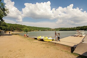 Lakeside Cottage Roziers Retreat